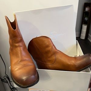 Jessica Simpson leather boots. Very comfortable.
